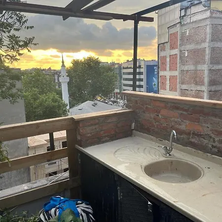 Kadikoy Terrace Bbq Close 2 Block Ferry Bull Metro Nighlife Apartment